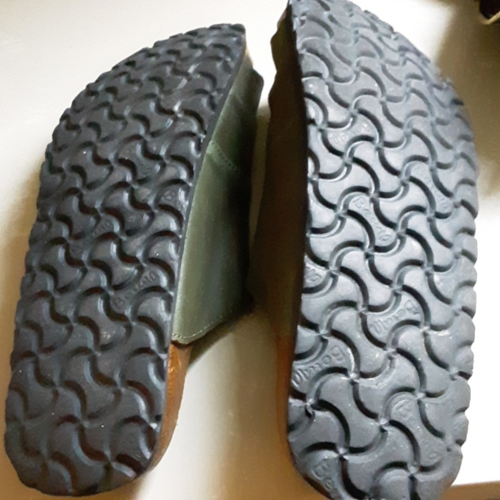 Size 40 Birkenstocks, PERFECT condition.